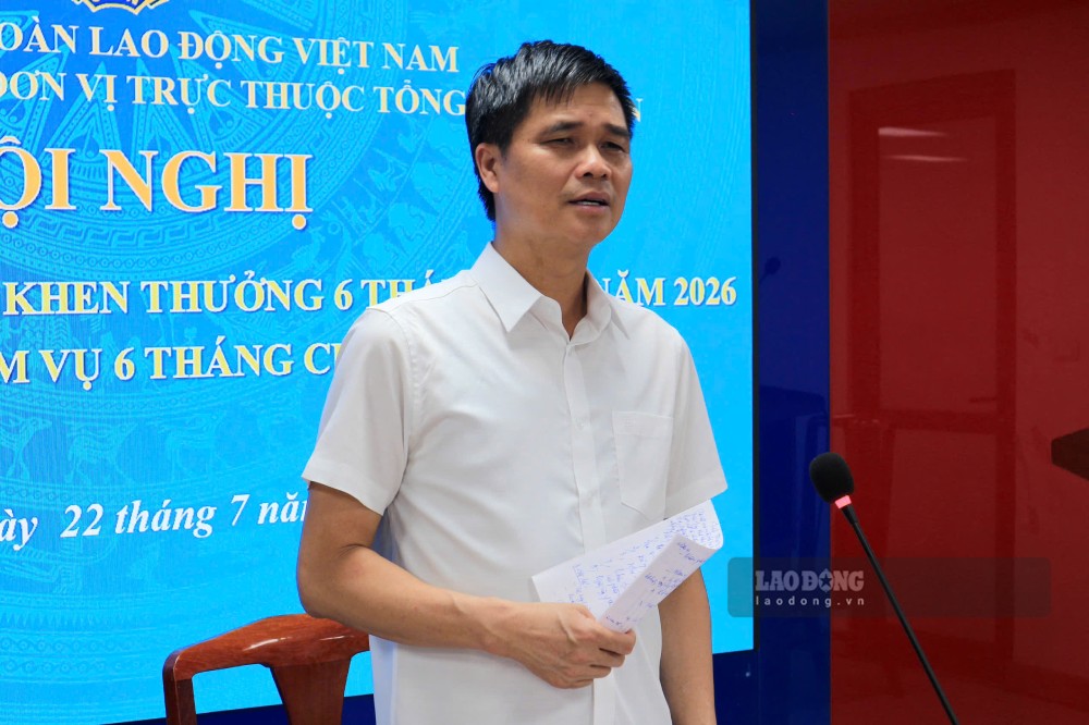 Phó Chủ tịch Thường trực Tổng LĐLĐ Việt Nam Ngọ Duy Hiểu nhấn mạnh 5 nhiệm vụ của các ban, đơn vị trong Khối thi đua số 8 thời gian tới. Ảnh: Quỳnh Chi