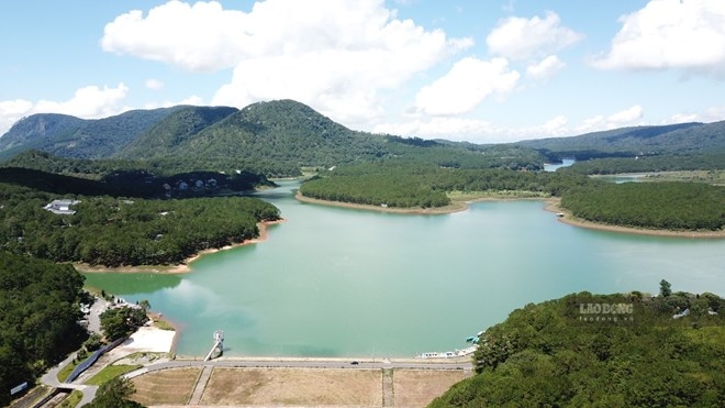 Un coin du lac Tuyen Lam à l'intérieur de la zone touristique nationale du lac Tuyen Lam. Photo: Duy Tuan