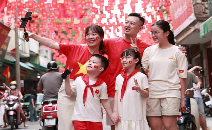 The common activities of the family are the foundation for creating a sense of bond and trust between members. Photo by Dinh Hai