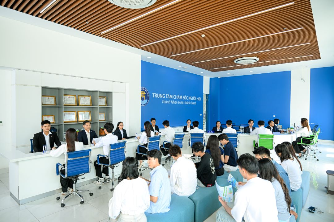 Đăng ký Khối chốt hè nhận ngay 50% học phí học kỳ I và 2 triệu đồng chi phí hỗ trợ di chuyển, lưu trú tại https://tuyensinh.vhu.edu.vn.