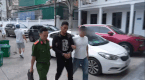 Two wanted subjects in Nghe An surrender. Photo: Nghe An Police