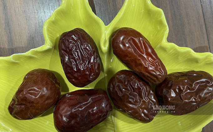 Red apples are a nutritious natural food that can help improve sleep. Photo: Kieu Vu