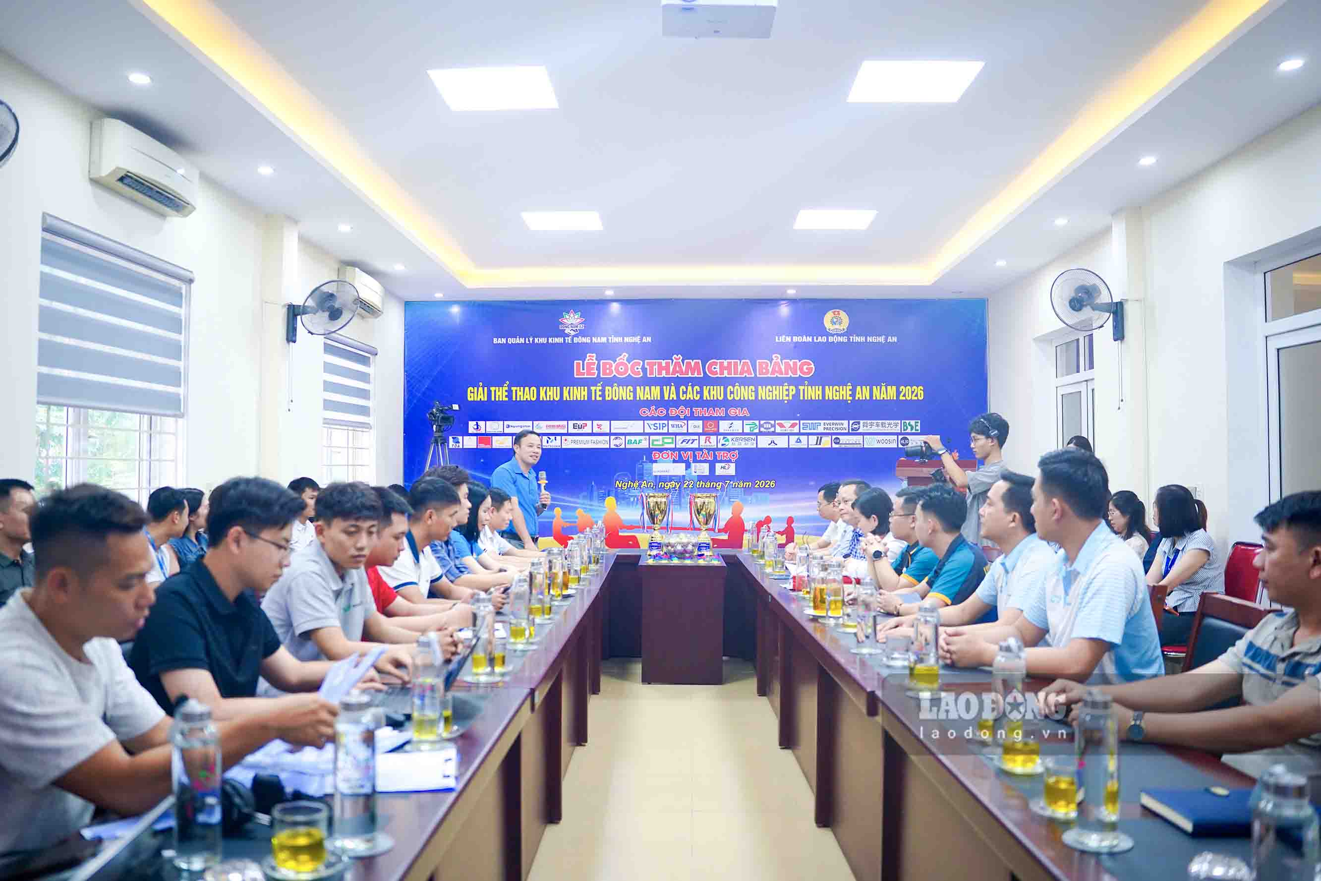 Toàn cảnh lễ bốc thăm. Ảnh: Duy Chương