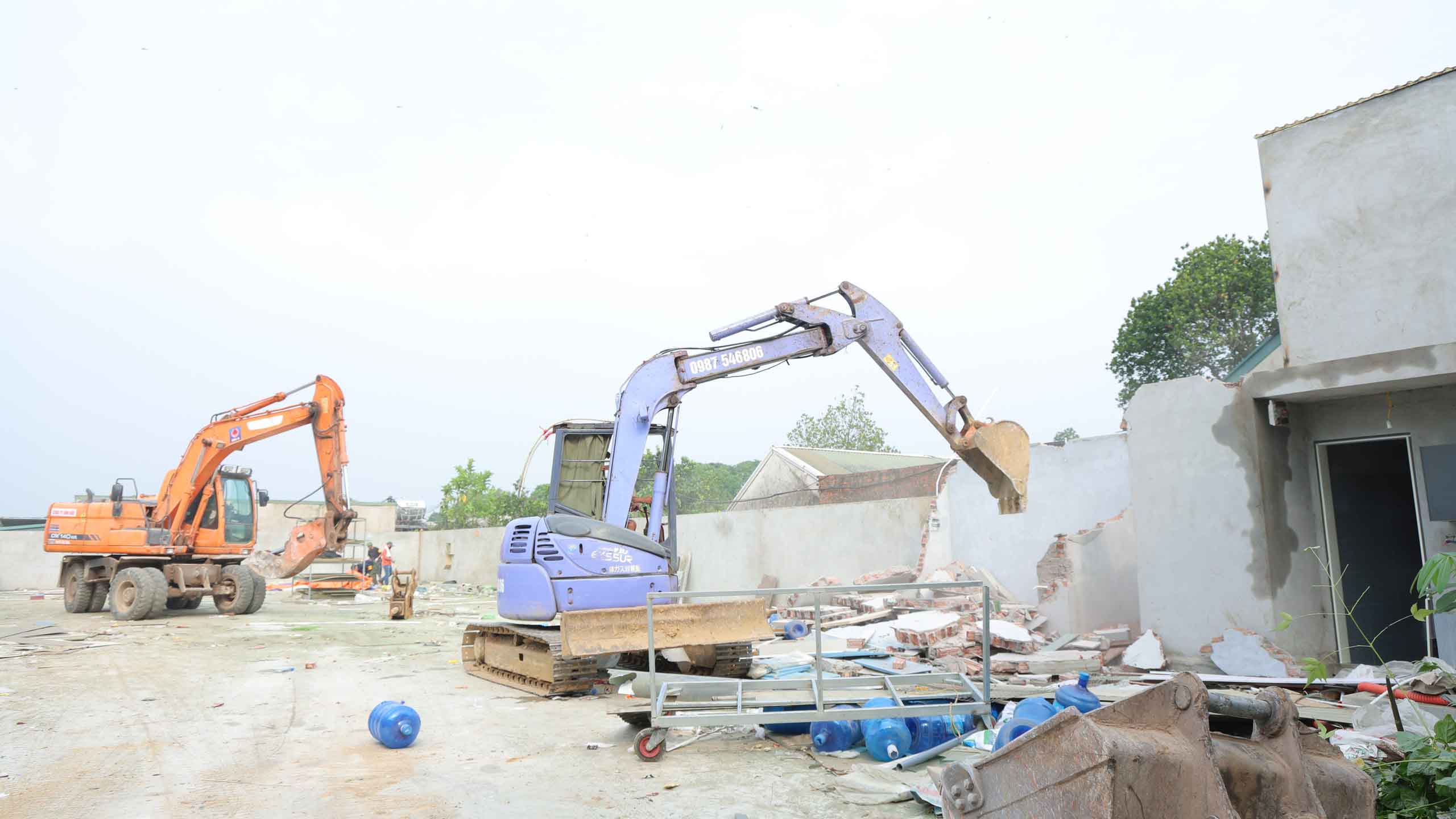 Xã Phú Nghĩa cưỡng chế trường hợp vi phạm đất đai, xây dựng. Ảnh: Trang thông tin điện tử xã Phú Nghĩa 