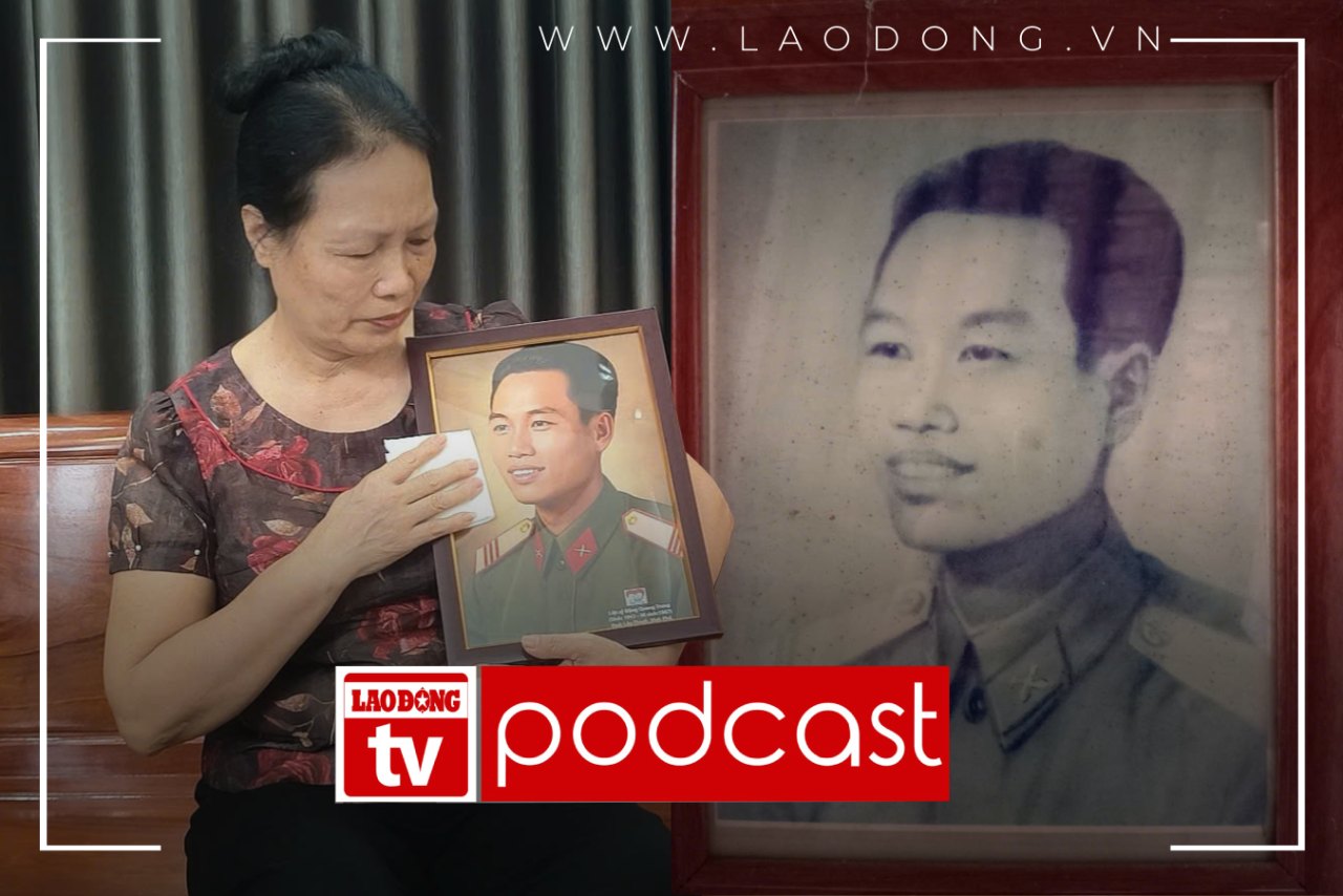 Nearly 60 years apart, daughter choked up receiving back the portrait of her martyr father