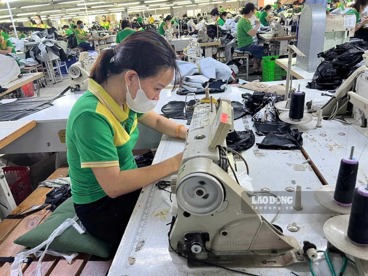 Many Trade Union Presidents at enterprises with many workers believe that the minimum wage increase from January 1, 2027 will contribute to improving income, ensuring social security and retaining workers. Photo: Minh Huong.