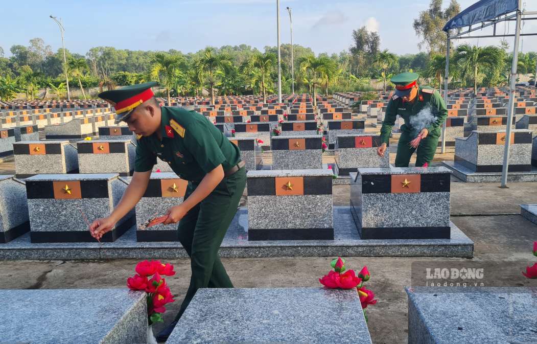 Cà Mau có hơn 20.760 hài cốt liệt sĩ được quy tập, an táng tại các nghĩa trang liệt sĩ. Ảnh: Nhật Hồ.