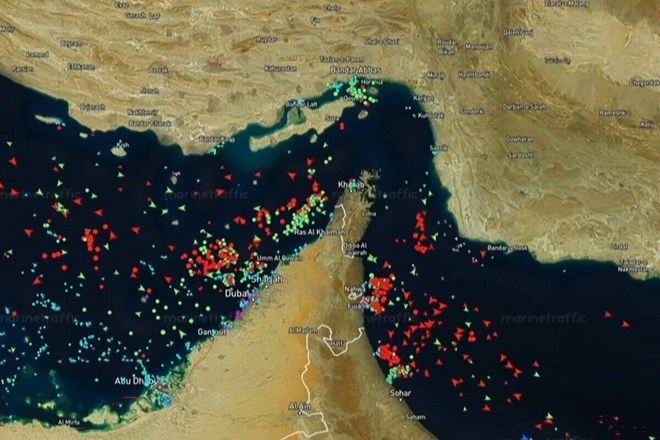 Maritime traffic through the Persian Gulf, the Strait of Hormuz and the Gulf of Oman. On July 22, Iran warned shipping lines not to use the southern sea route of the strait due to mines. Photo: AFP