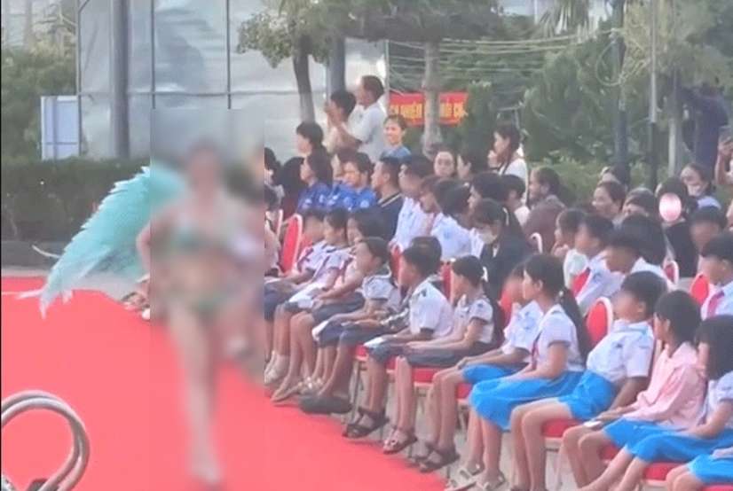 Miss contestants perform swimsuits causing controversy. Photo: Cut from clip.