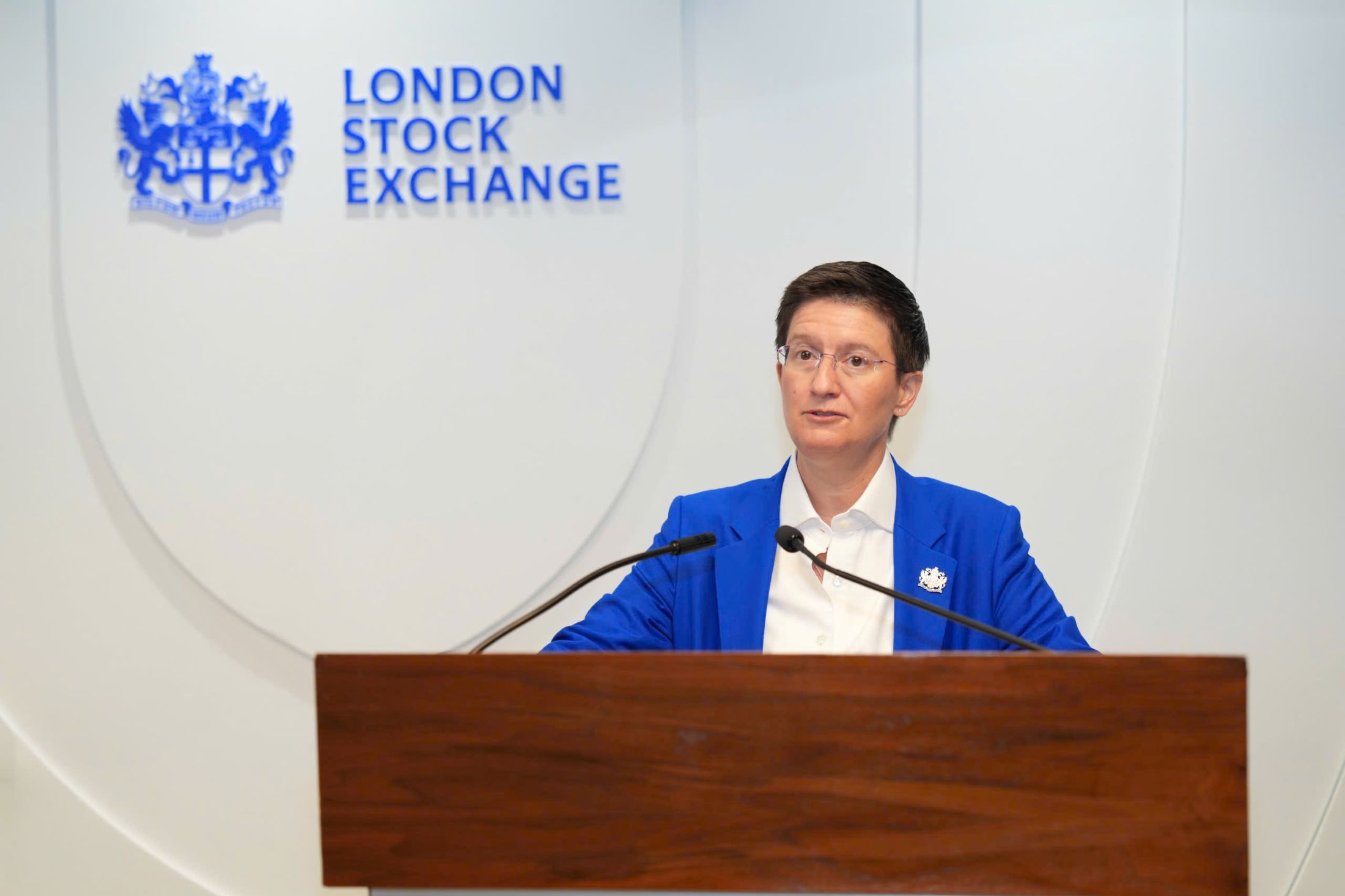 Đại diện Sàn Giao dịch Chứng khoán Luân Đôn (LSE), Tổng giám đốc LSE – Dame Julia Hoggett chào đón Tiến sĩ Nguyễn Thị Phương Thảo thăm trung tâm tài chính lâu đời và uy tín hàng đầu thế giới. Ảnh: HDBank