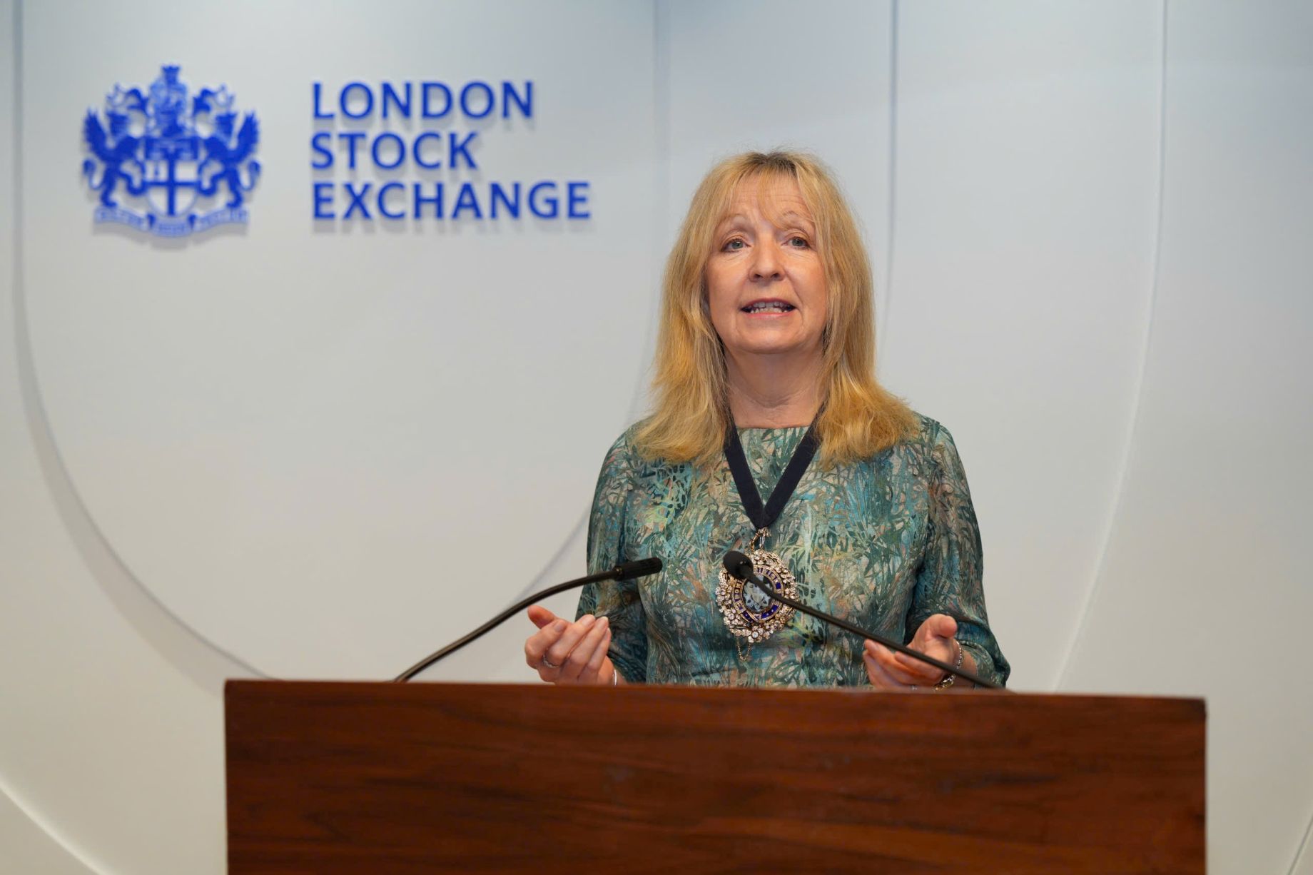 Thị trưởng Khu tài chính Luân Đôn – Dame Sue Langley phát biểu tại buổi gặp gỡ Tiến sĩ Nguyễn Thị Phương Thảo. Ảnh: HDBank