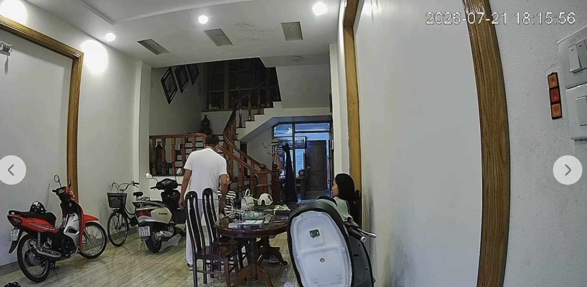 진료관리국은 하이즈엉 종합병원 여성 간호사 폭행 사건에 대한 조사를 요청했습니다. 카메라 캡처 사진