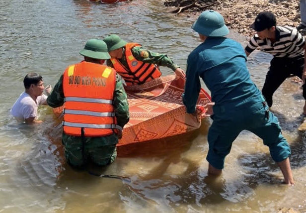 Les corps des 2 oncles et neveux ont été retrouvés sous le lac. Photo: Poste de garde-frontière de Roòn