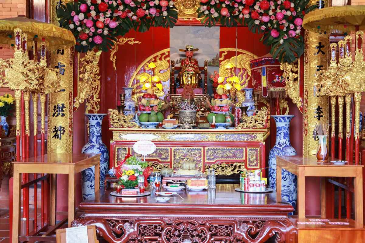 Đình Phù Long là một trong những di tích lịch sử - văn hóa tiêu biểu của vùng cửa ngõ Cát Bà. Ảnh: Xuân Thủy