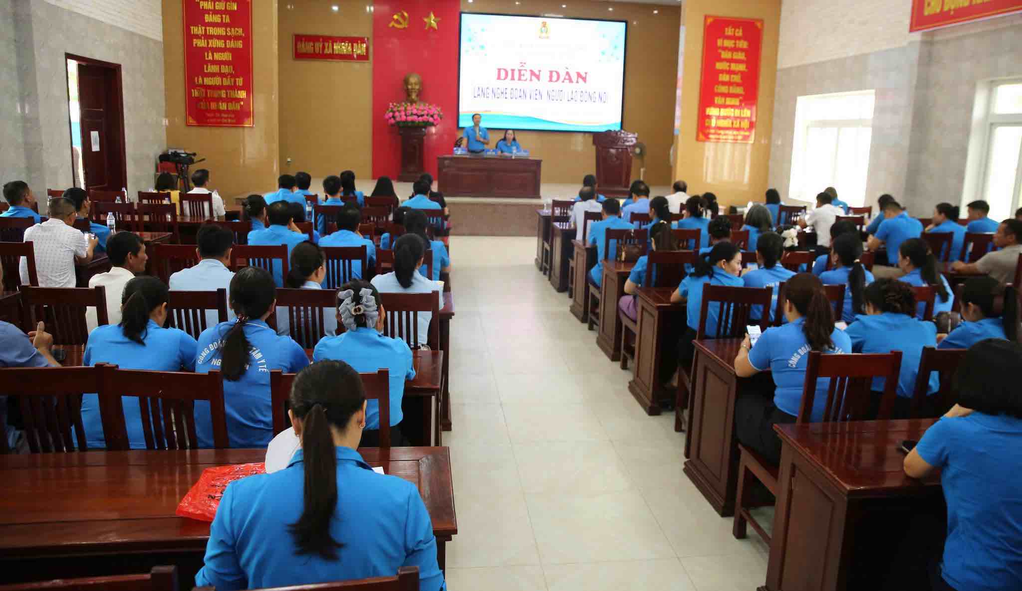 Nghia Dan Commune Trade Union organizes dialogue forum to listen to union members. Photo: Nghe An Trade Union