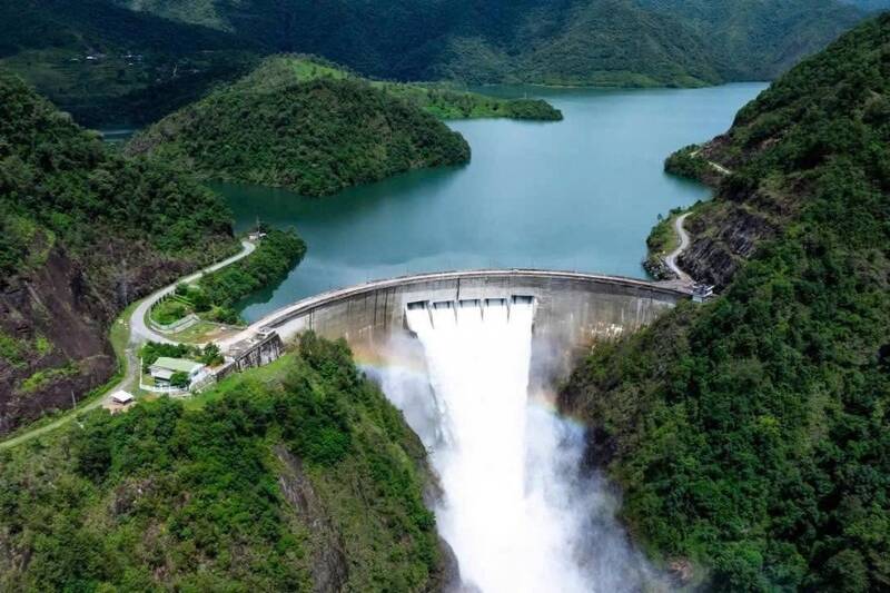 Nam Chien hydropower reservoir, Ngoc Chien commune, Son La province discharges after many days of rain and floods. Photo: Nam Chien Hydropower Joint Stock Company