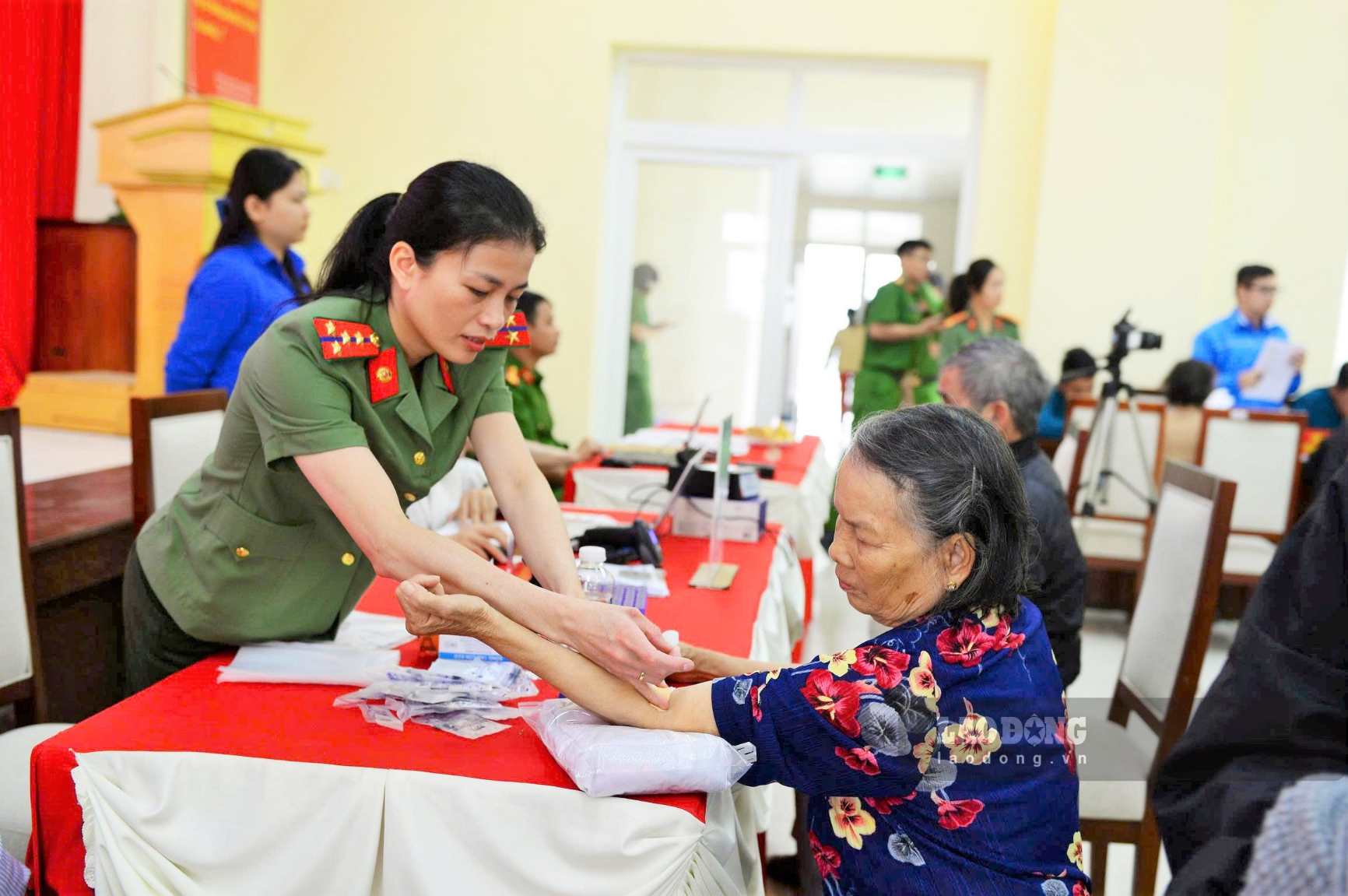 Công tác lấy mẫu ADN thân nhân liệt sĩ được triển khai từ 23 đến 26.7. Ảnh: Phúc Khánh 