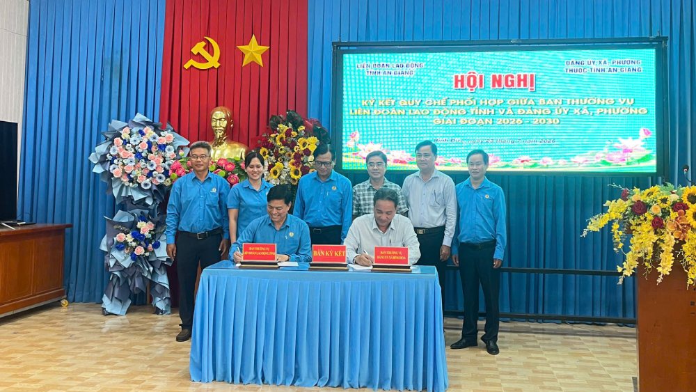 LĐLĐ tỉnh An Giang cũng ký kết Quy chế phối hợp với cấp ủy các địa phương. Ảnh: Quang Vương/ LĐLĐ An Giang