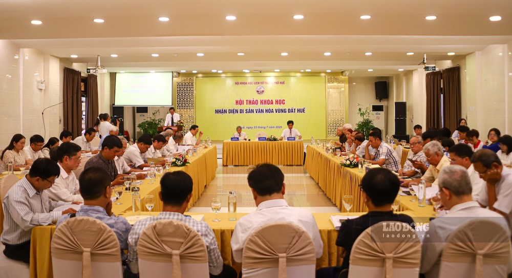 Quang cảnh của Hội thảo khoa học “Nhận diện văn hóa di sản tại vùng đất Huế“. Ảnh: Hồng Quân