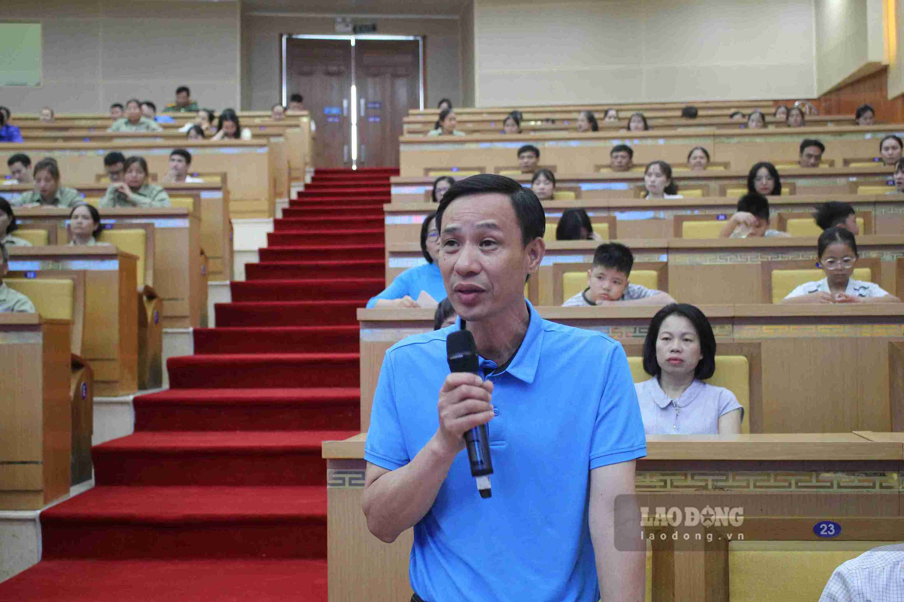 Đại diện đoàn viên, công nhân phát biểu, kiến nghị tại hội nghị đối thoại. Ảnh: Mai Hương