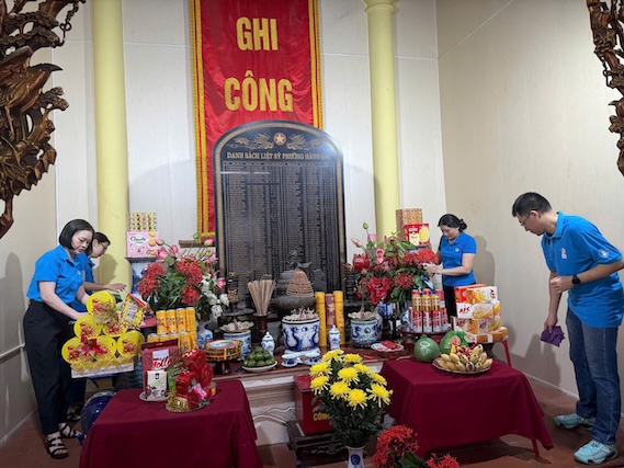 Nhiều hoạt động ý nghĩa được Công đoàn phường Hoàn Kiếm tổ chức nhân dịp kỷ niệm 79 năm Ngày thương binh - Liệt sĩ. Ảnh: Công đoàn Hoàn Kiếm