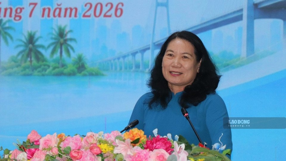 Vice Chairman of Vinh Long Provincial People's Committee Nguyen Thi Be Muoi spoke to direct at the conference. Photo: Hoang Loc