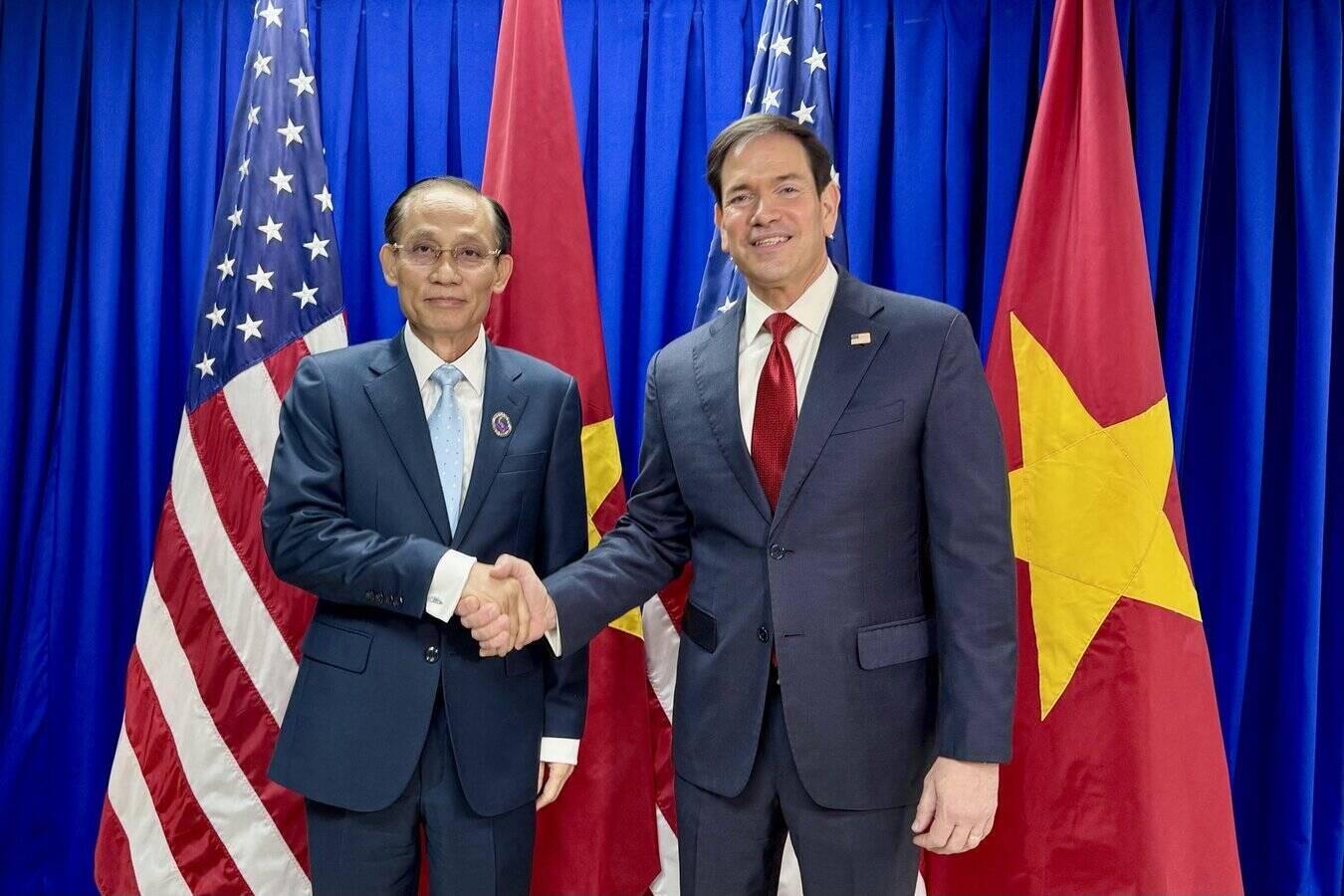 El miembro del Politburó, Ministro de Relaciones Exteriores Lê Hoài Trung y el Secretario de Estado de Estados Unidos Marco Rubio. Foto: Ministerio de Relaciones Exteriores de Vietnam