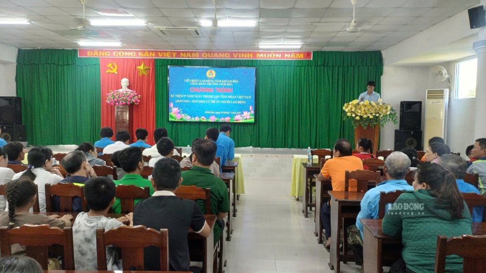 Ninh Hoa Ward Trade Union organizes activities to celebrate 97 years of the Vietnam Trade Union. Photo: Luu Nguyen