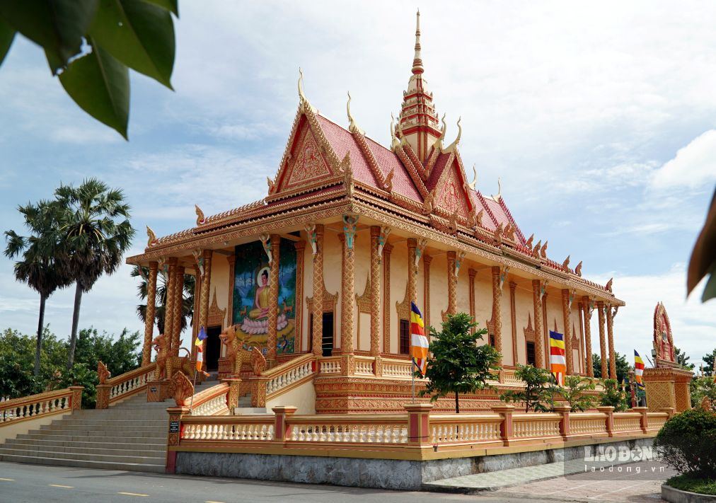 Chùa Xiêm Cán, cơ sở tôn giáo cũng là điểm đến du lịch hấp dẫn của tỉnh Cà Mau. Ảnh: Nhật Hồ.