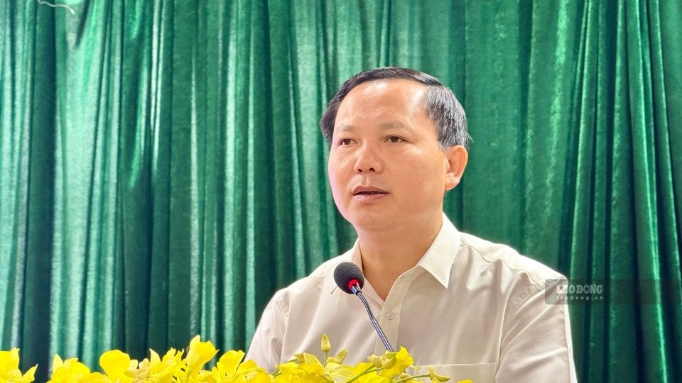 Mr. Chu Manh Sinh - Member of the Standing Committee of the Party Committee, Deputy Director of Vietnam Social Security, delivered a directive speech at the conference summarizing the work of social insurance, health insurance, and unemployment insurance in the first 6 months of 2026. Photo: Hoang Loc