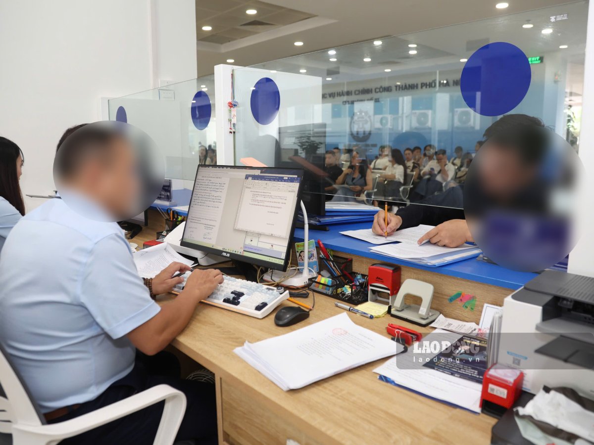 According to the Ministry of Home Affairs, if a person holds many different leadership titles, they are ranked as having the highest position salary or enjoying position allowances for the leadership title. Photo: Pham Dong