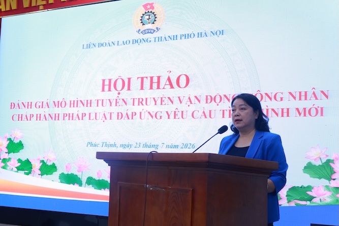 Bà Nguyễn Thị Thu Thủy – Phó Chủ tịch LĐLĐ Thành phố Hà Nội phát biểu tại Hội thảo. Ảnh: Ngọc Ánh