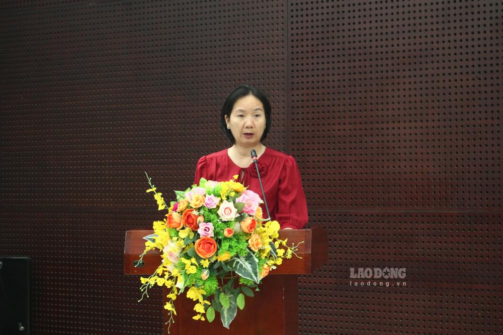Sở Tài chính TP Đà Nẵng báo cáo tóm tắt tình hình kinh tế - xã hội 6 tháng đầu năm 2026 tại họp báo cung cấp thông tin cho báo chí. Ảnh: Thanh Huyền