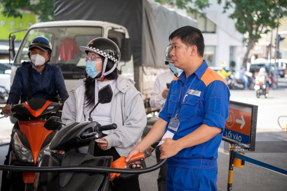 TPHCM tăng cường kiểm tra, giám sát hoạt động kinh doanh xăng dầu trên địa bàn.
