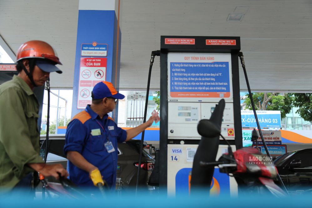 After nearly 2 months of implementation, the city has not recorded a shortage of E10 gasoline. Photo: Ha May