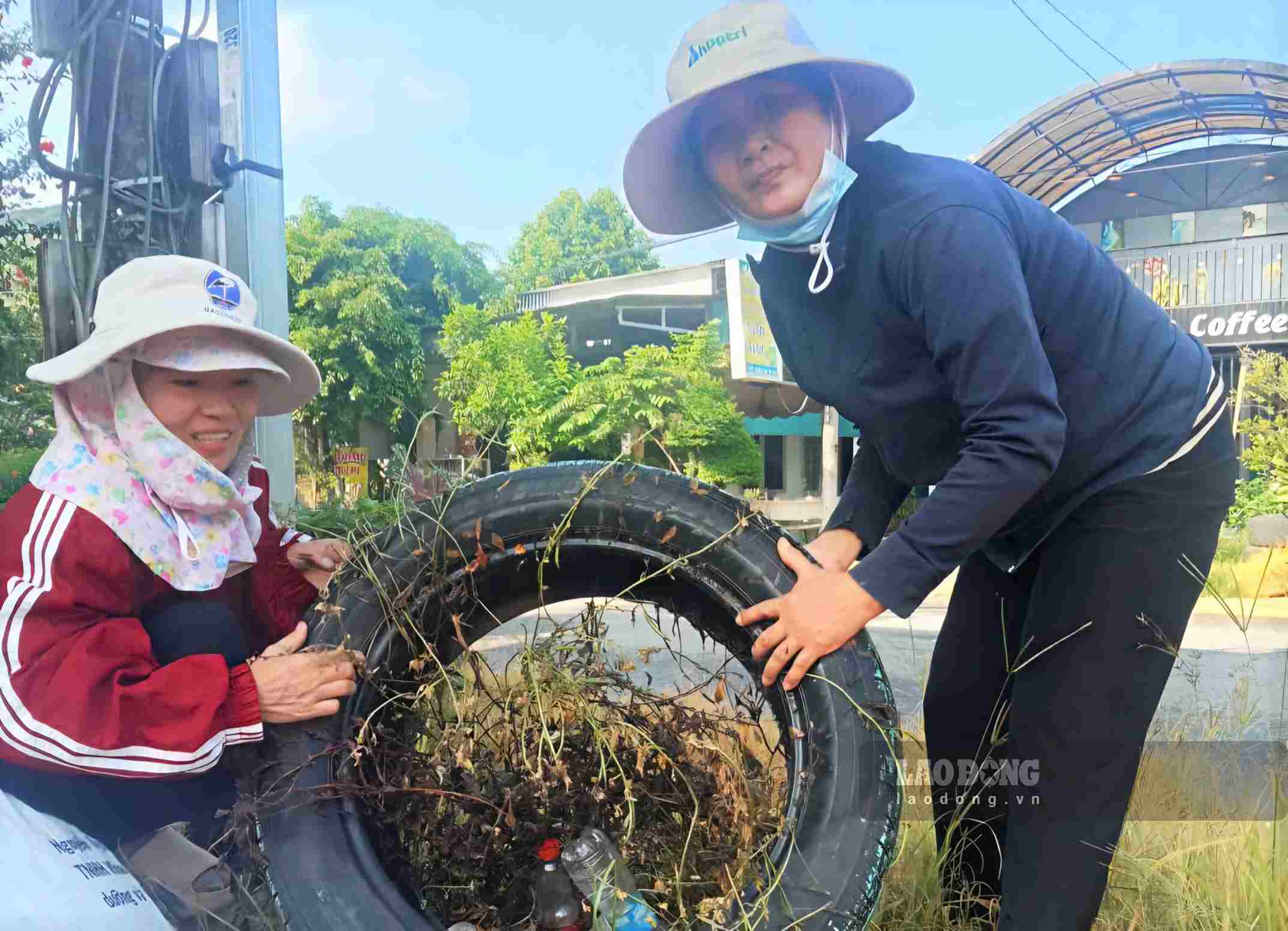 Người dân Lâm Đồng diệt loăng quăng phòng chống sốt xuất huyết. Ảnh: Phúc Khánh