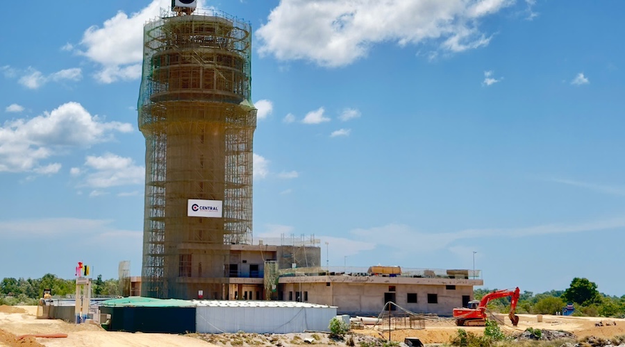 The air traffic control tower item of the Quang Tri airport project, 11 stories high, has completed the structural part. Photo: Quang Tri Airport Project Management Board