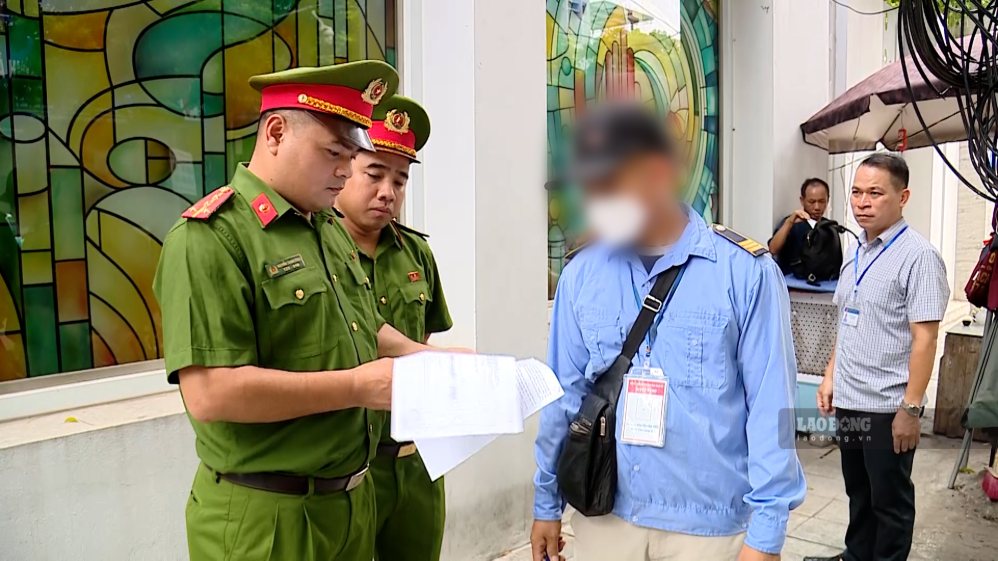 Double parking fees in Hanoi, businesses fined 30 million VND