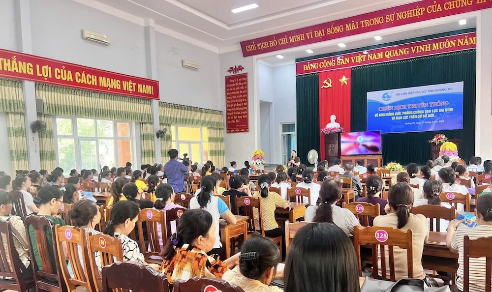 The Provincial Women's Union organizes a communication campaign on gender equality, prevention of domestic violence and gender-based violence in Dien Sanh commune. Photo: Quang Tri Women's Union