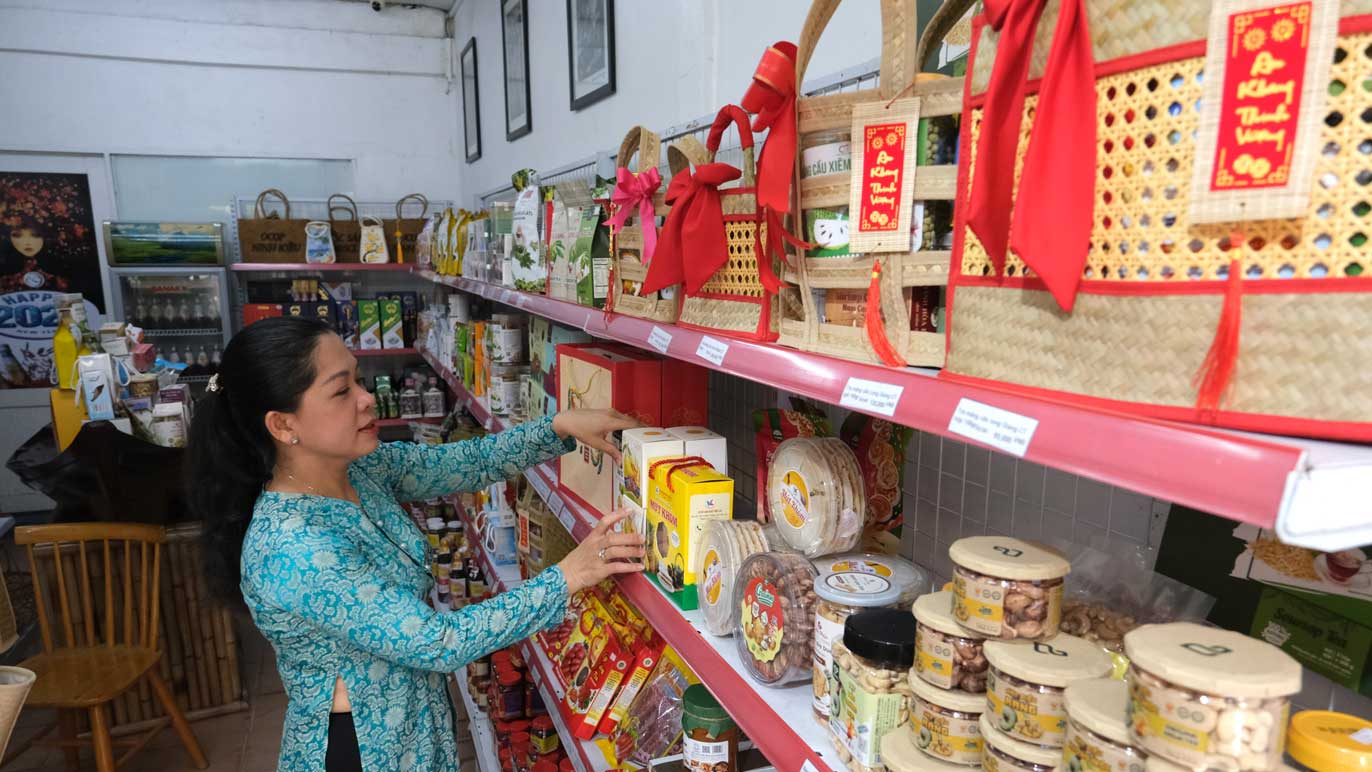 Many OCOP products in Can Tho in particular, and the Mekong Delta (Mekong Delta) region in general, are designed into beautiful gift bags, becoming familiar shopping items for holidays and Tet. Photo: Phong Linh.