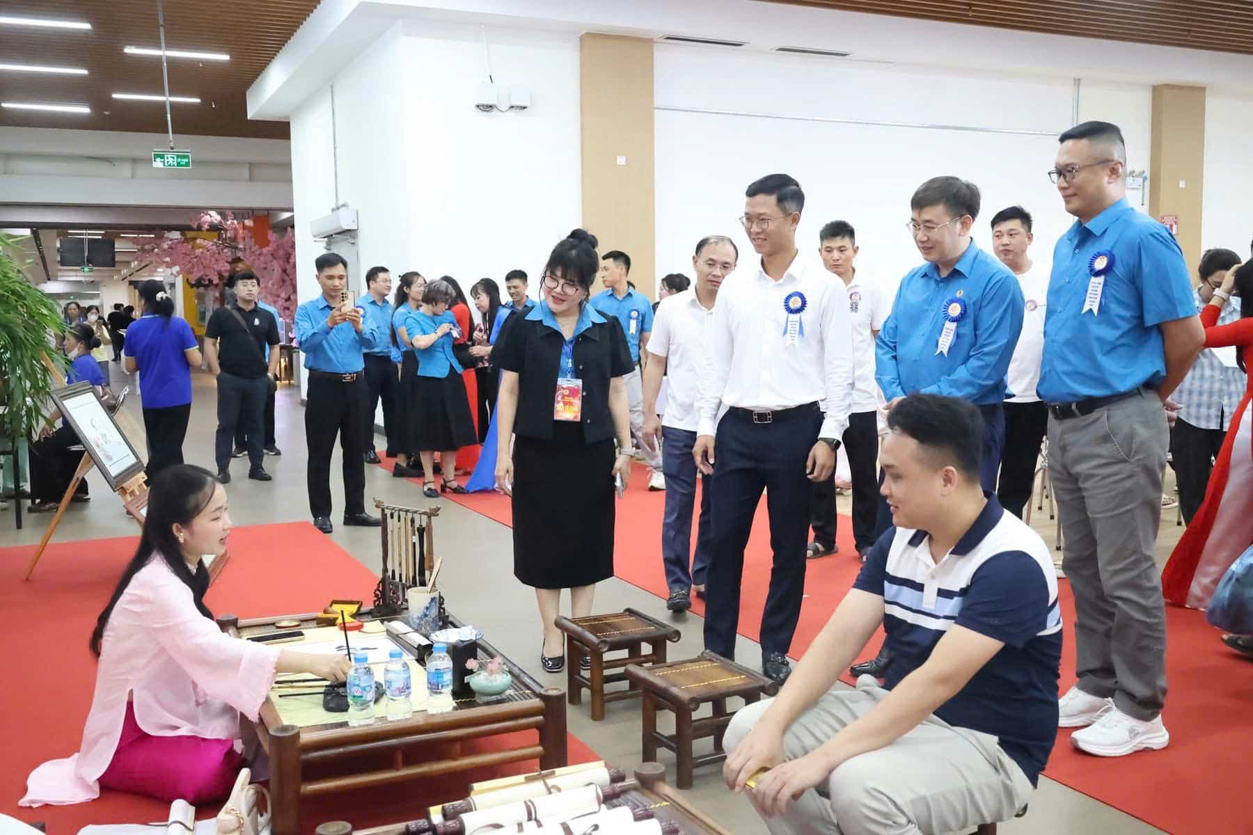 Không gian