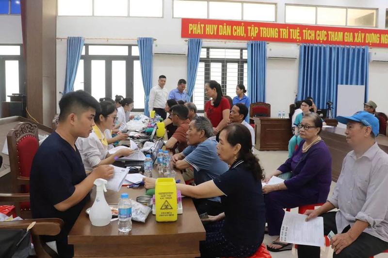 DNA data becomes the key to opening the door to reunion for families still carrying the pain of war. Photo: Lao Cai Ward People's Committee