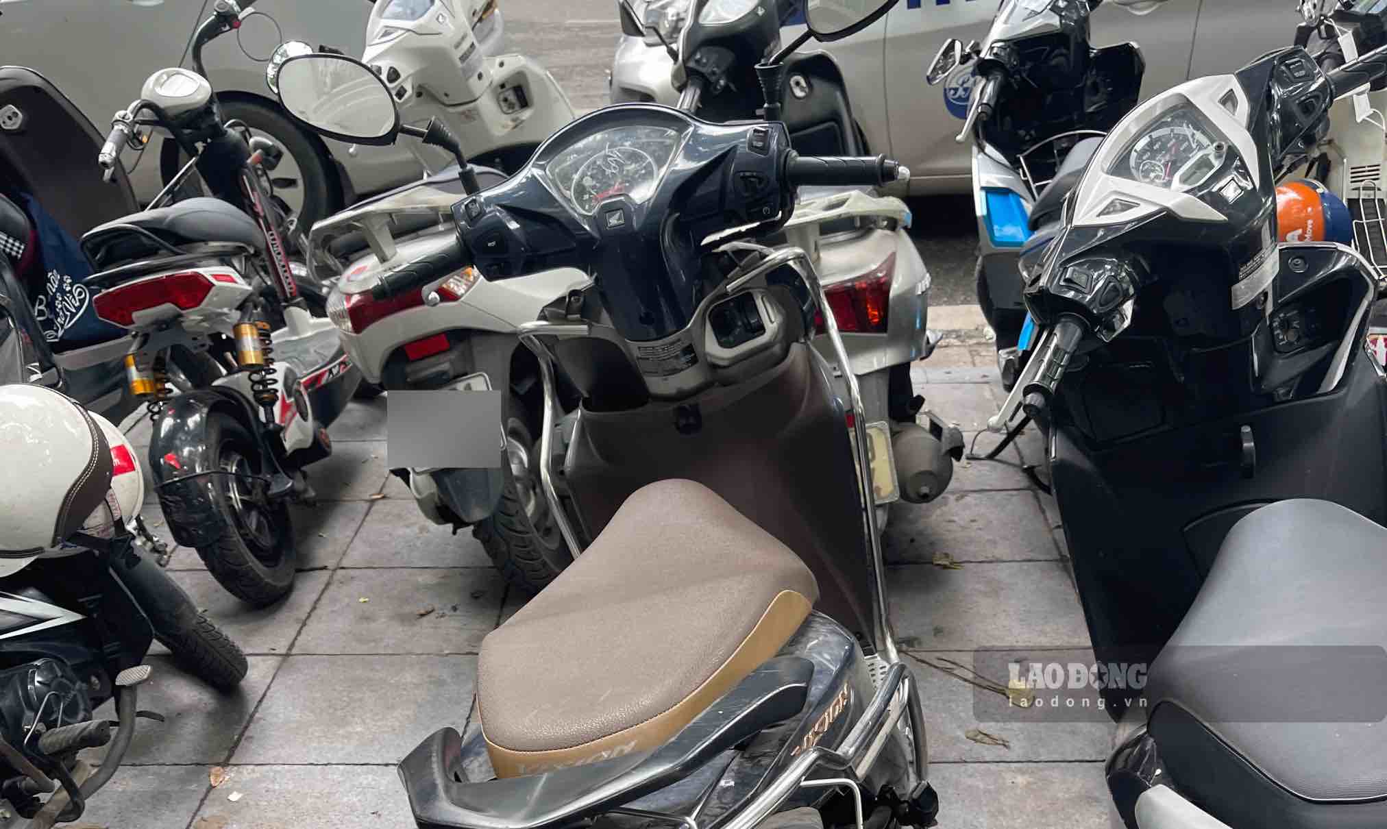 Hanoi plans to allocate resources to exempt first-time emission testing for motorbikes and mopeds in the area. Photo: Hoai Anh