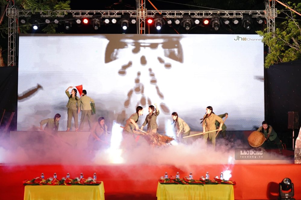 Chương trình nghệ thuật xúc động. Ảnh: Đoàn Tuấn