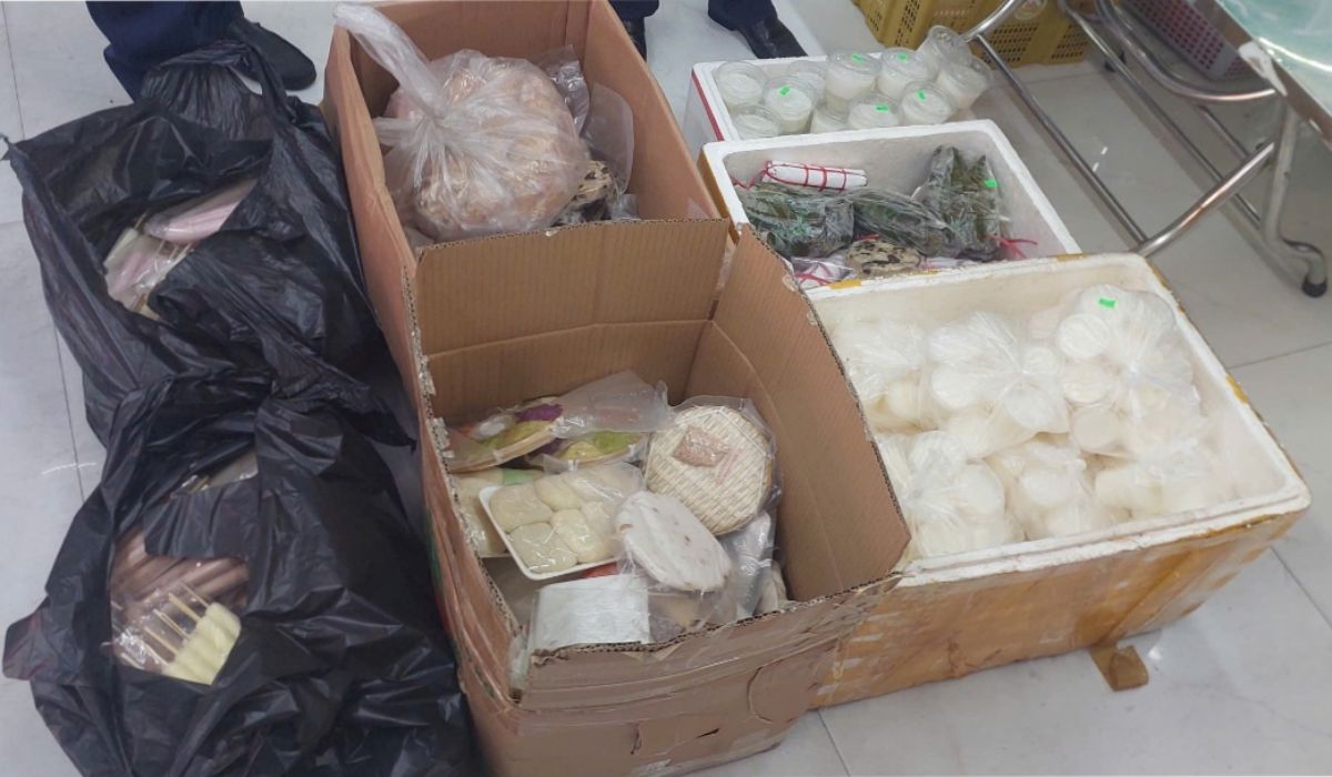 Ninh Binh Provincial Police and the Provincial Department of Industry and Trade coordinate to conduct a general review, inspection, detection, and handling of violations of laws related to food safety in the province. Photo: Ninh Binh Provincial Market Management Department