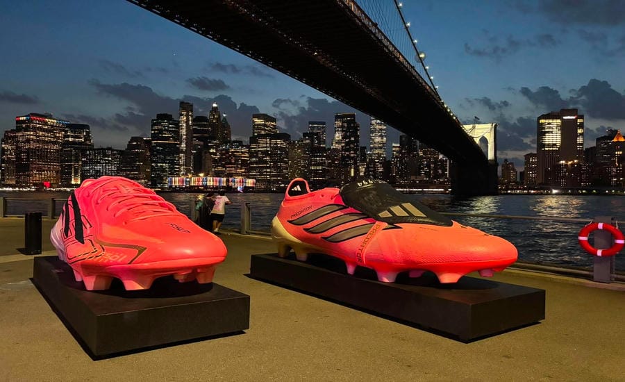 Bên dưới cây cầu Brooklyn nổi tiếng ở thành phố New York. Ảnh: NVCC