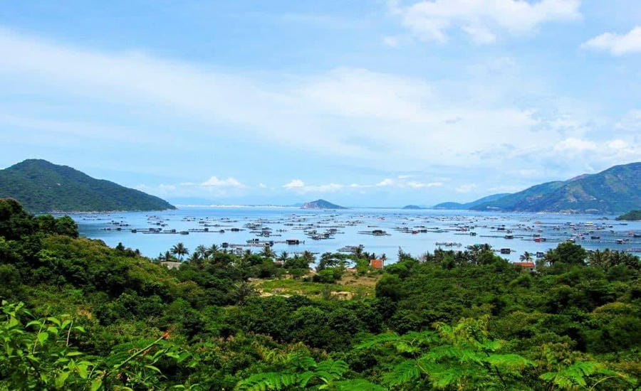 Vũng Rô nhìn từ Đèo Cả. Ảnh: Kỳ Lâm