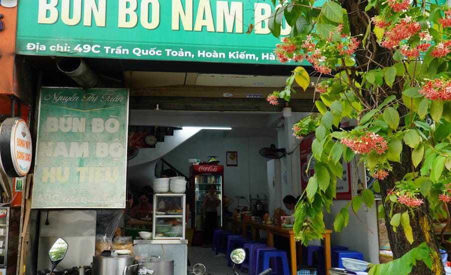The Southern beef noodle soup restaurant on Tran Quoc Toan street has become a familiar address for many generations of diners for more than 30 years. Photo: Minh Vu