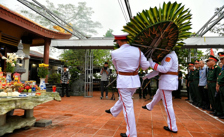 Gratitude wreaths are respectfully offered to heroic martyrs.