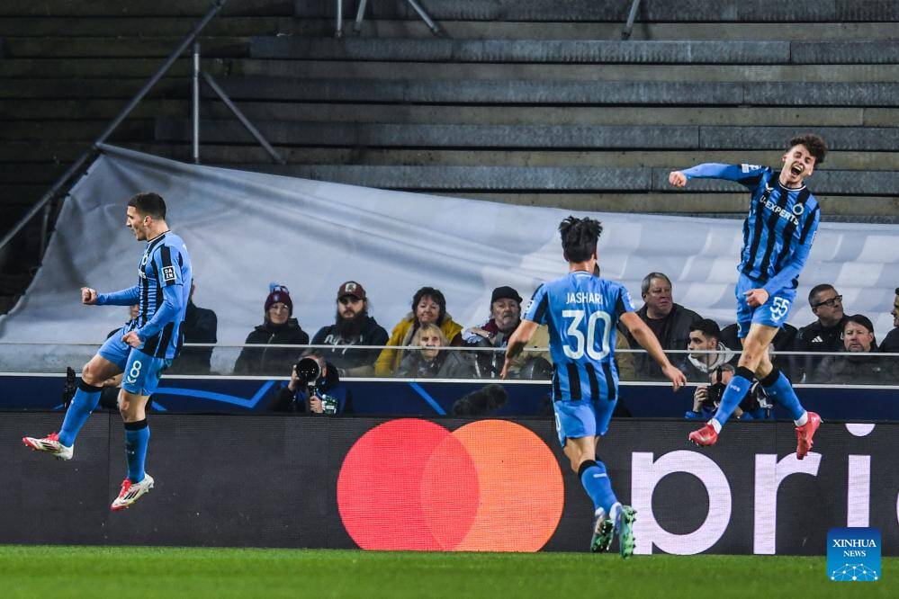 Christos Tzolis (số 8) thi đấu nổi bật tại Club Brugge. Ảnh: Xinhua